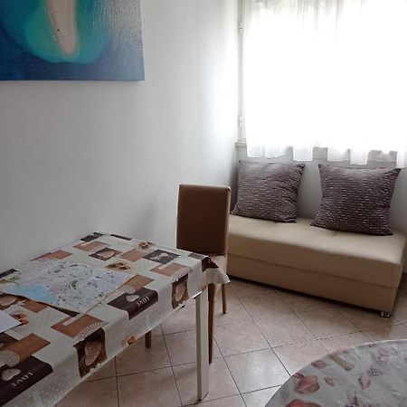 Nice And Cozy Two Single Bed Room Сплит Екстериор снимка