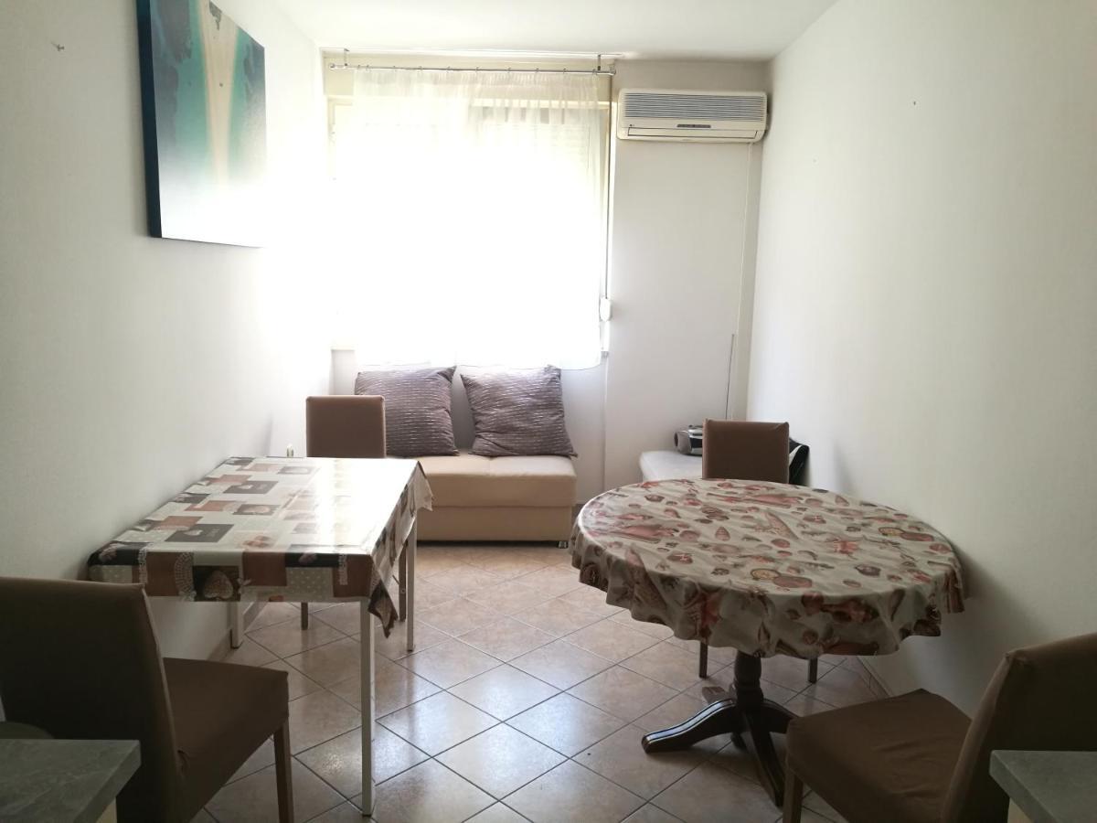 Nice And Cozy Two Single Bed Room Сплит Екстериор снимка