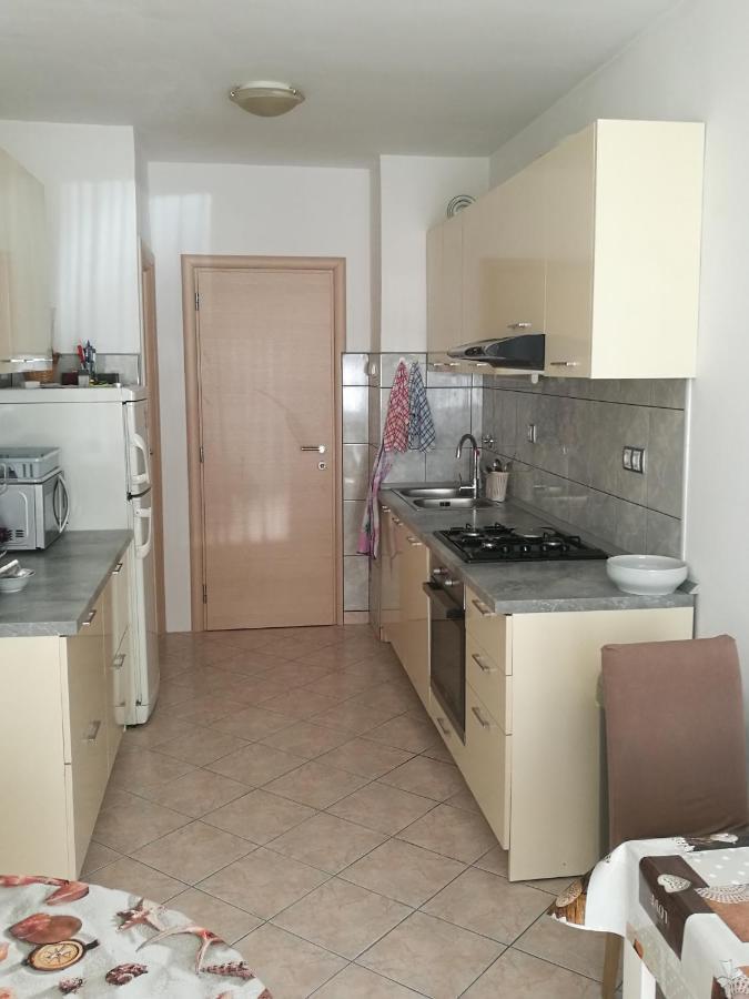 Nice And Cozy Two Single Bed Room Сплит Екстериор снимка