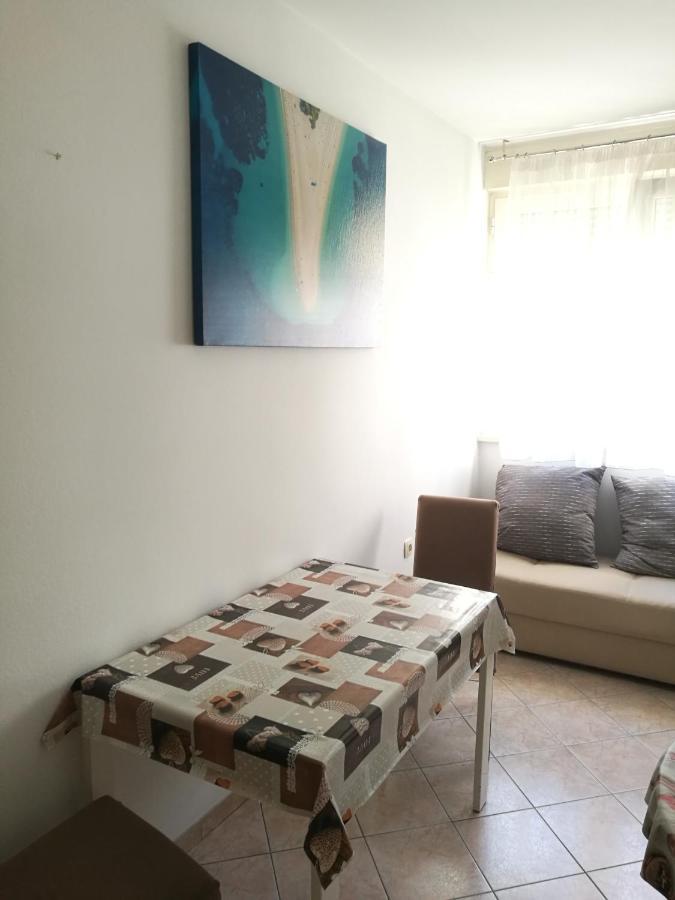 Nice And Cozy Two Single Bed Room Сплит Екстериор снимка