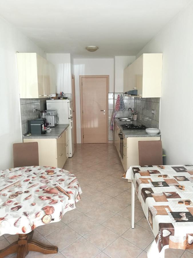 Nice And Cozy Two Single Bed Room Сплит Екстериор снимка