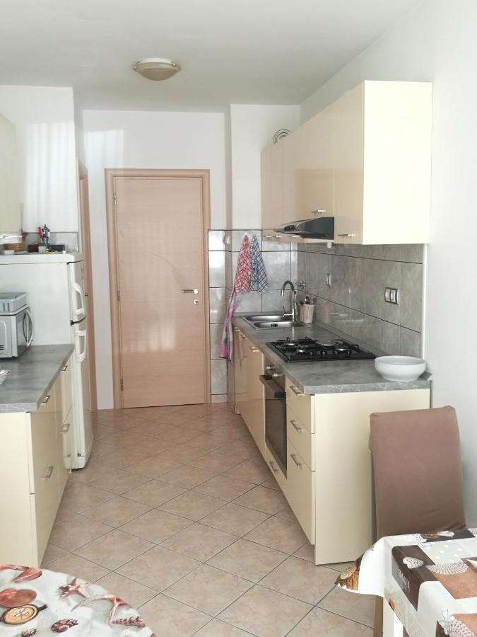 Nice And Cozy Two Single Bed Room Сплит Екстериор снимка