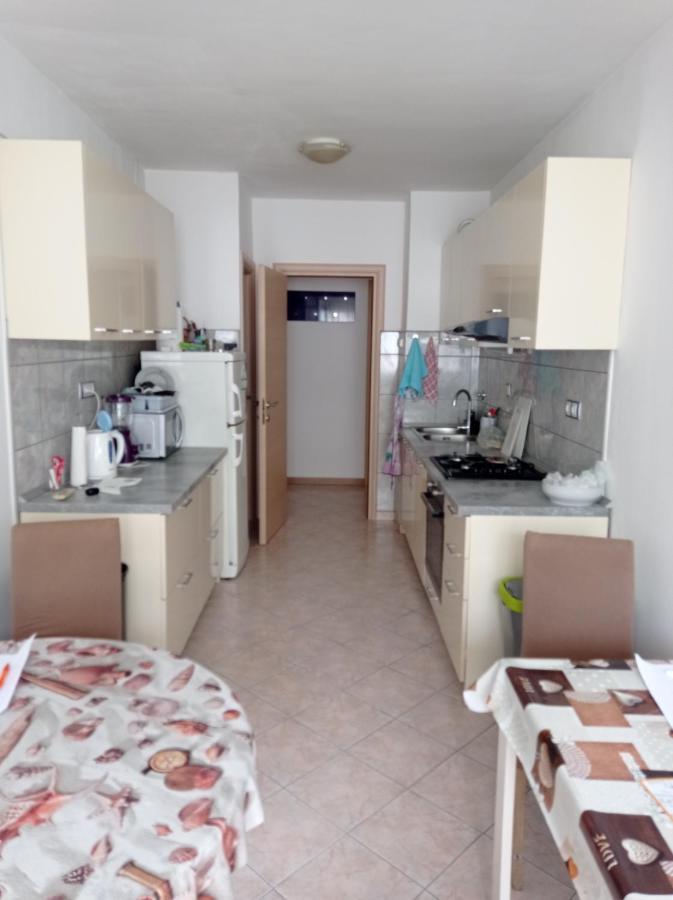 Nice And Cozy Two Single Bed Room Сплит Екстериор снимка