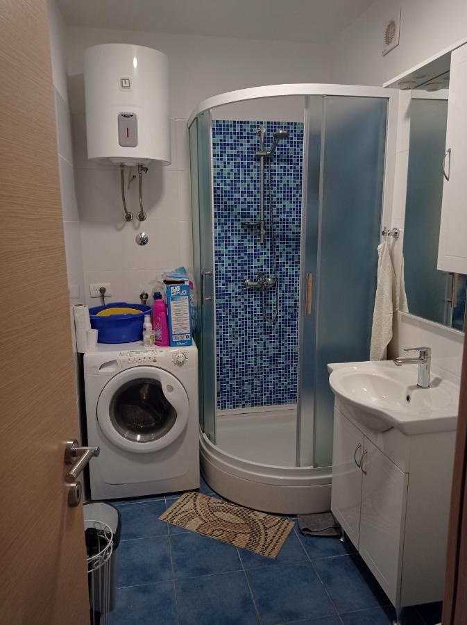 Nice And Cozy Two Single Bed Room Сплит Екстериор снимка