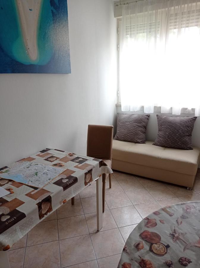Nice And Cozy Two Single Bed Room Сплит Екстериор снимка