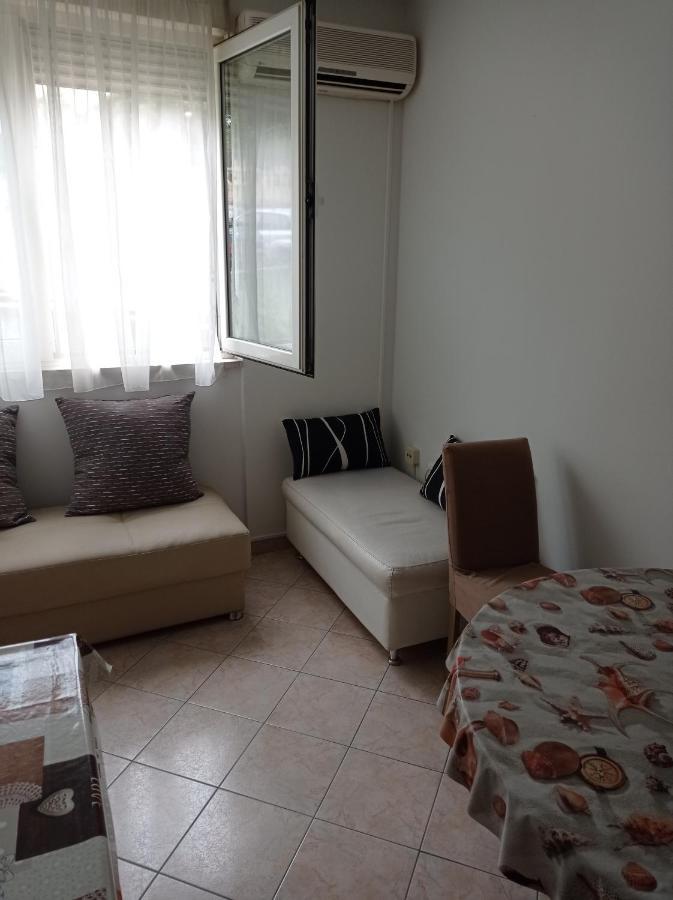 Nice And Cozy Two Single Bed Room Сплит Екстериор снимка