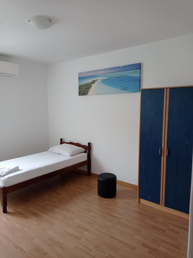 Nice And Cozy Two Single Bed Room Сплит Екстериор снимка