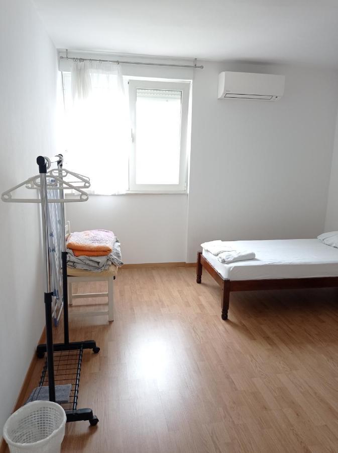Nice And Cozy Two Single Bed Room Сплит Екстериор снимка